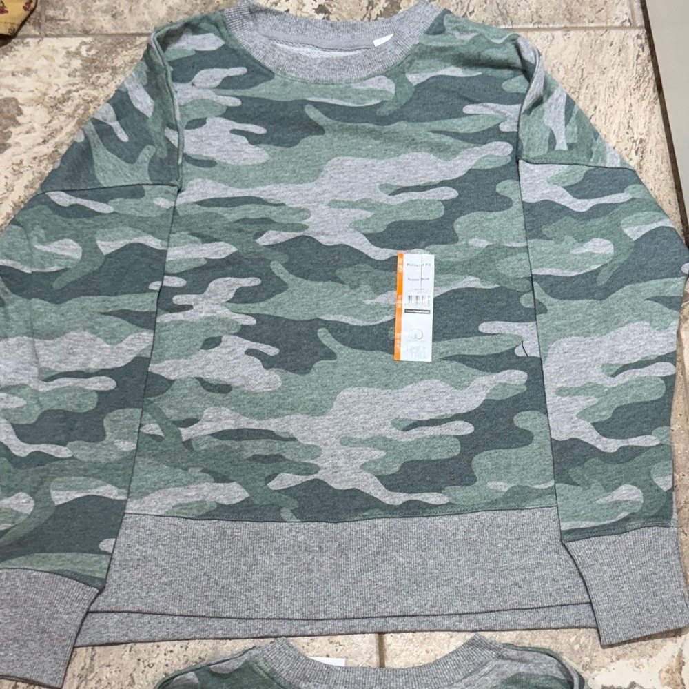 NWT Size Small Time and Thru Camouflage Crewneck Sweatshirt
